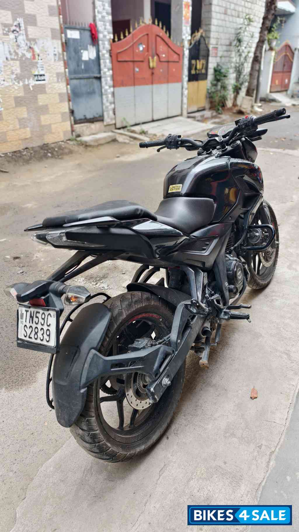 Black Bajaj Pulsar N160 Dual Channel ABS