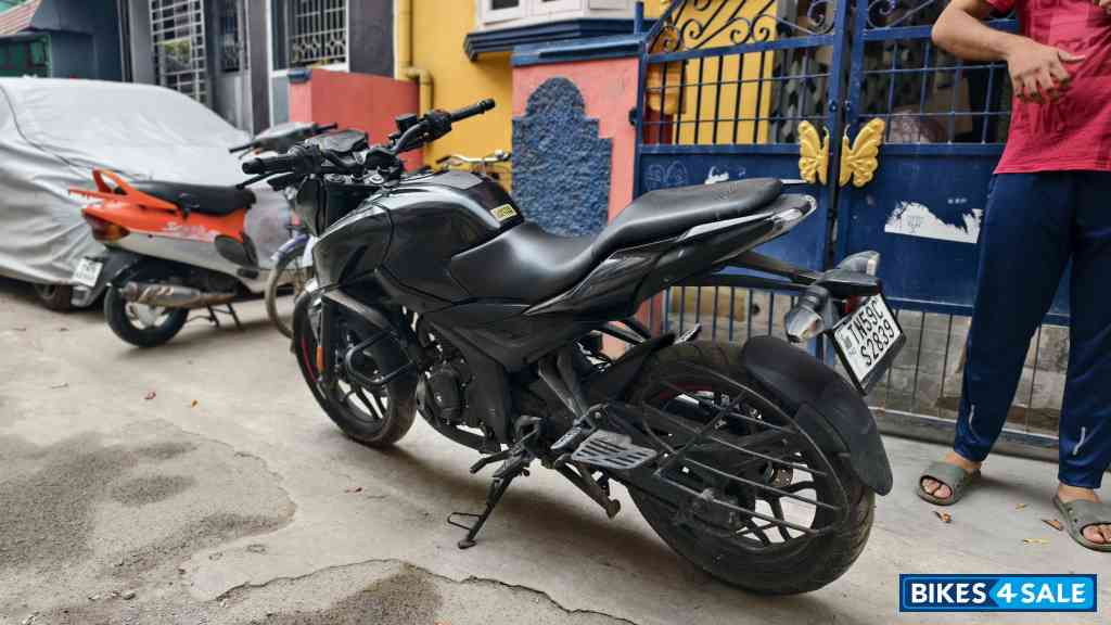 Black Bajaj Pulsar N160 Dual Channel ABS