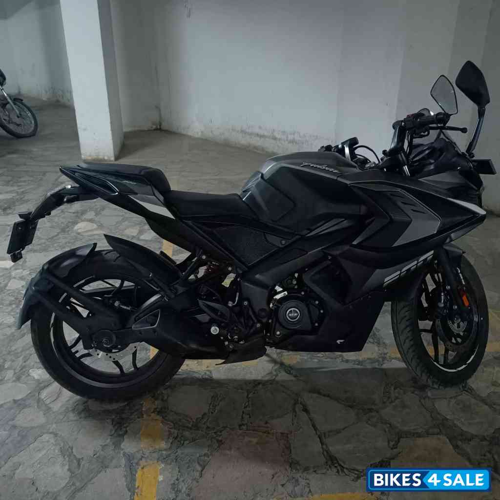 Bajaj Pulsar RS 200 BS6