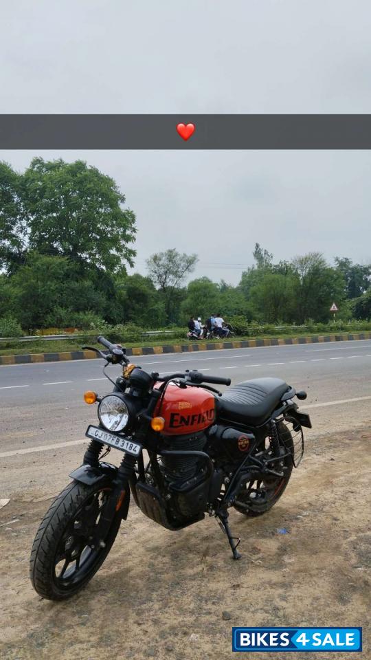 Red Royal Enfield Hunter 350 Metro