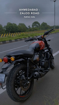 Red Royal Enfield Hunter 350 Metro