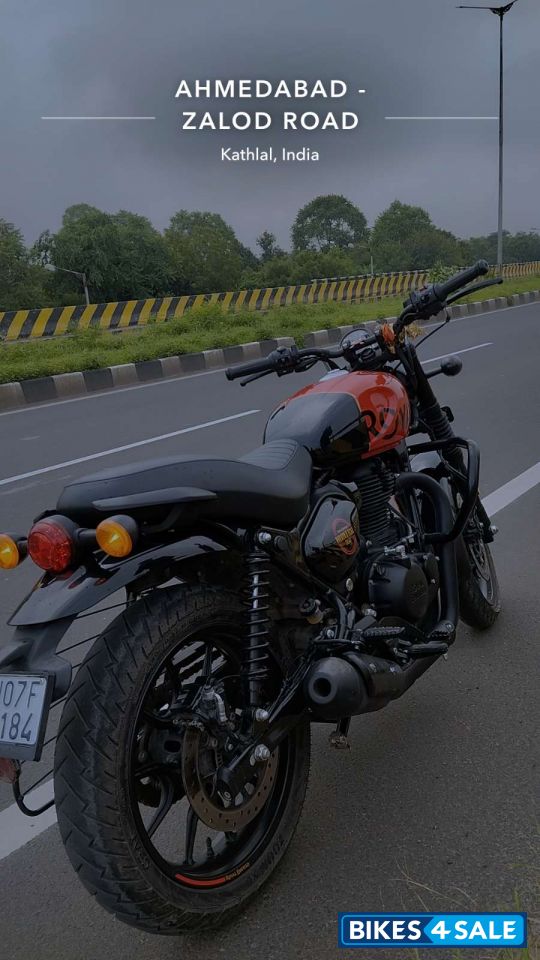 Red Royal Enfield Hunter 350 Metro