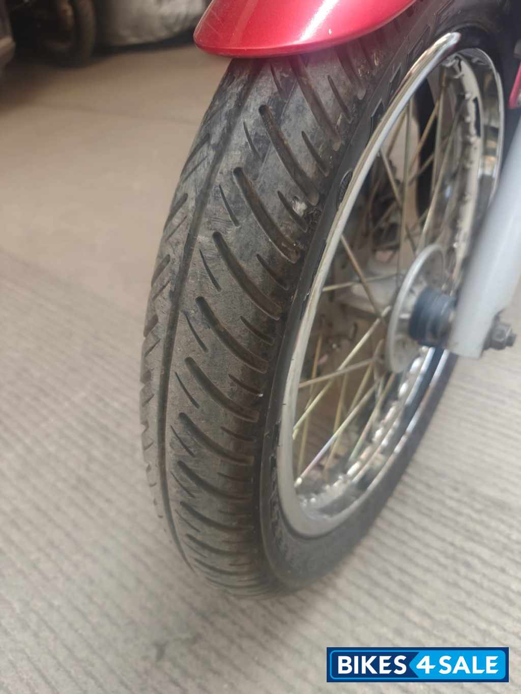 Red Bajaj Avenger 180 DTS-i