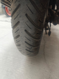 Red Bajaj Avenger 180 DTS-i