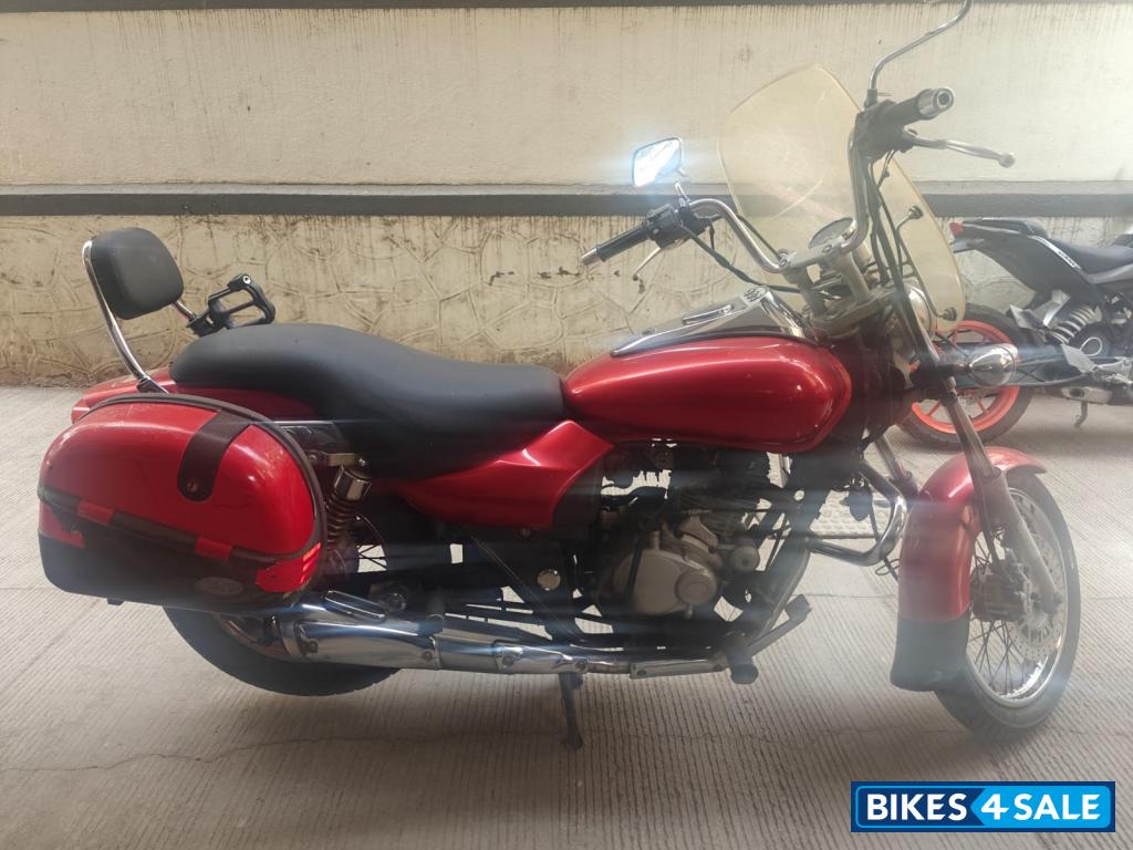 Red Bajaj Avenger 180 DTS-i