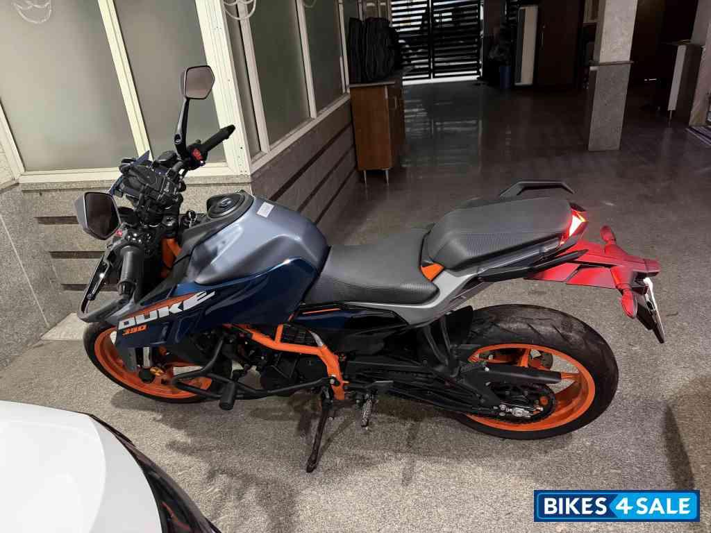 Atlantic Blue KTM Duke 390 2024