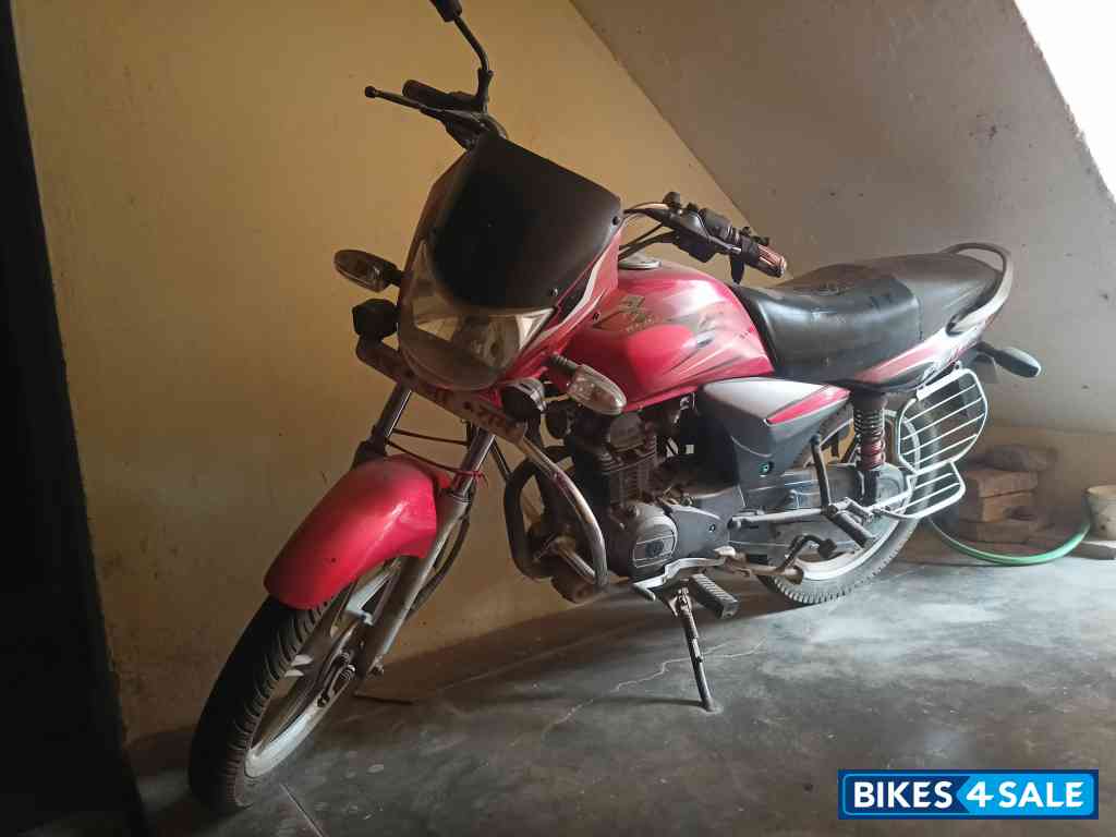 Red Bajaj Platina 100