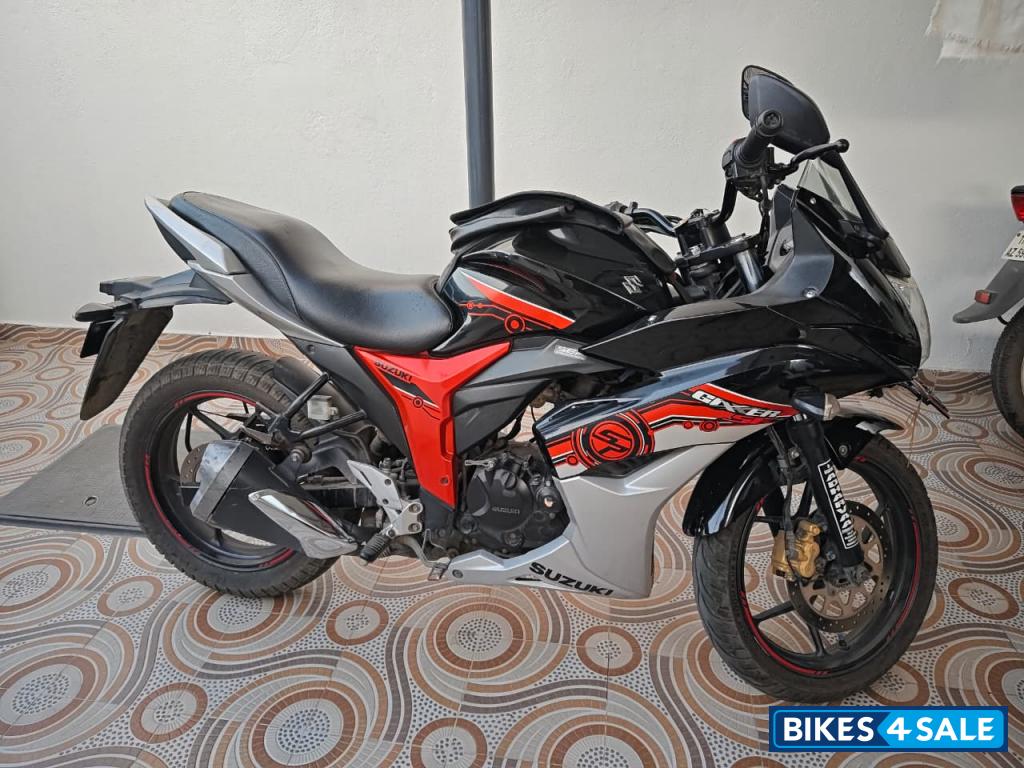 Suzuki Gixxer SF Fi