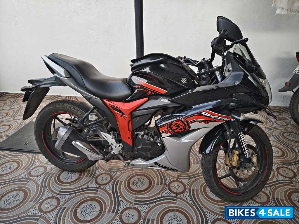Suzuki Gixxer SF Fi