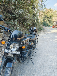 Dapper Grey Royal Enfield Hunter 350 Metro