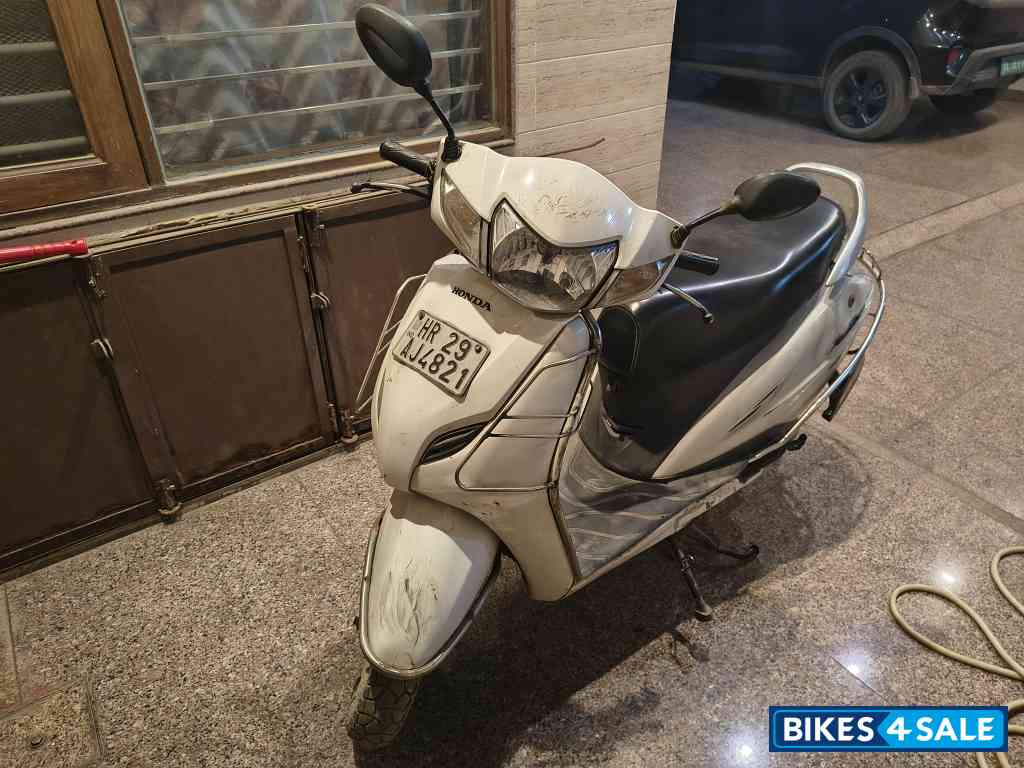 White Honda Activa 3G White Honda Activa 3G