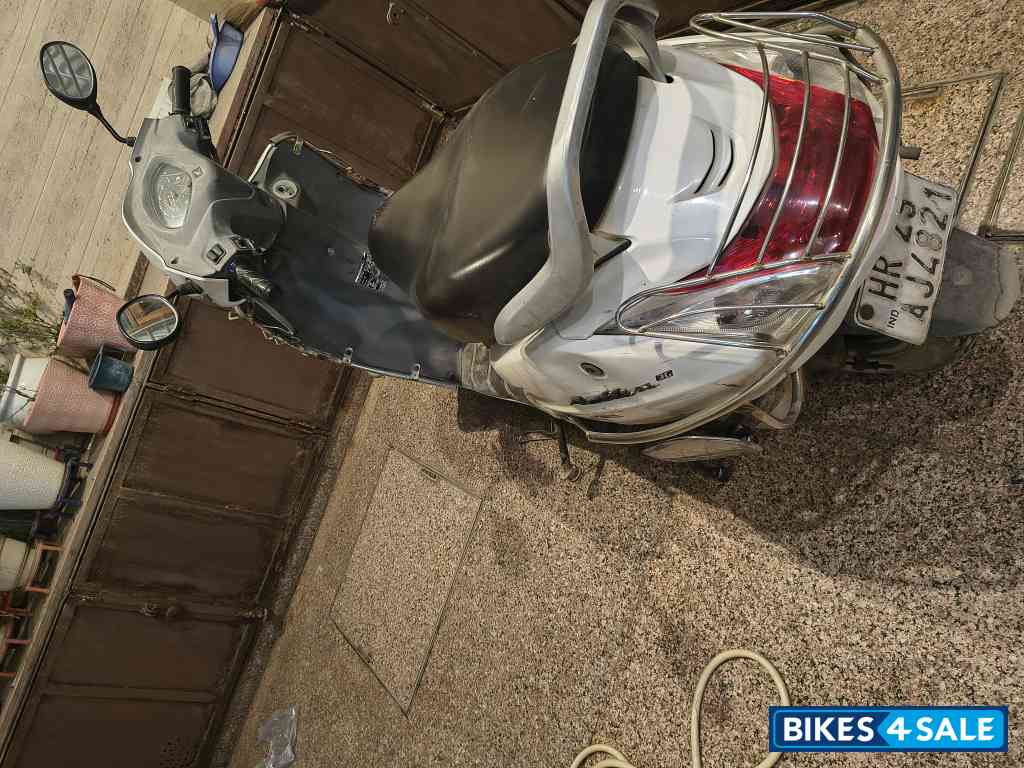 White Honda Activa 3G White Honda Activa 3G