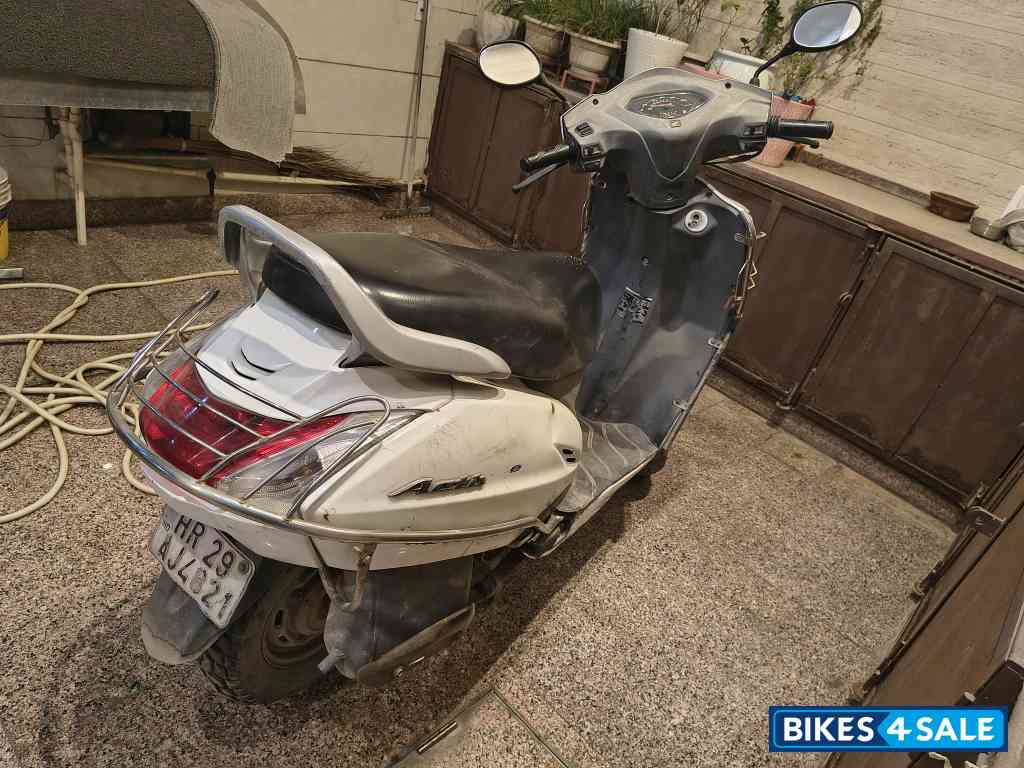 White Honda Activa 3G