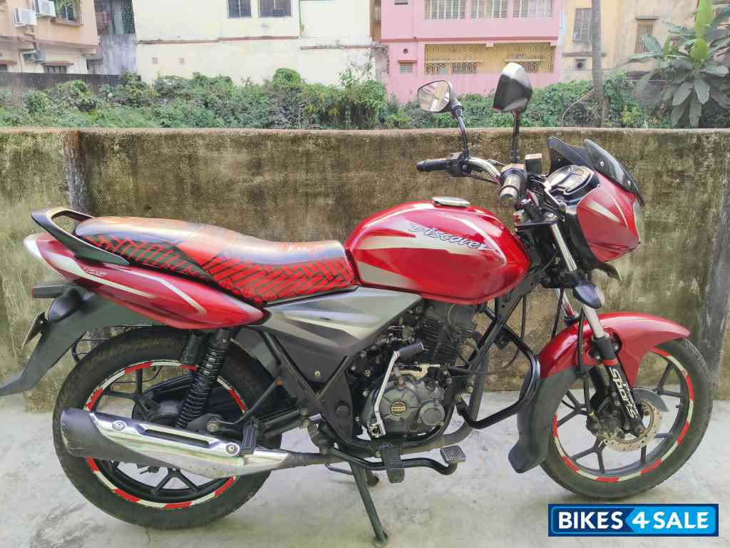 Red Bajaj Discover 125