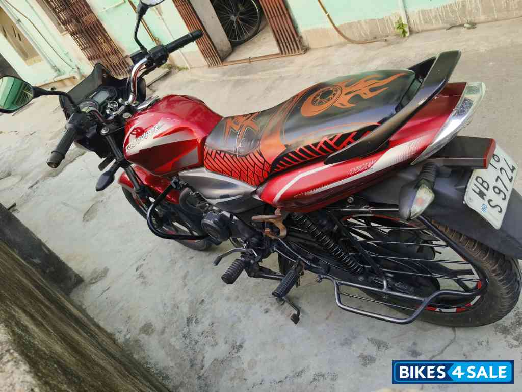 Red Bajaj Discover 125