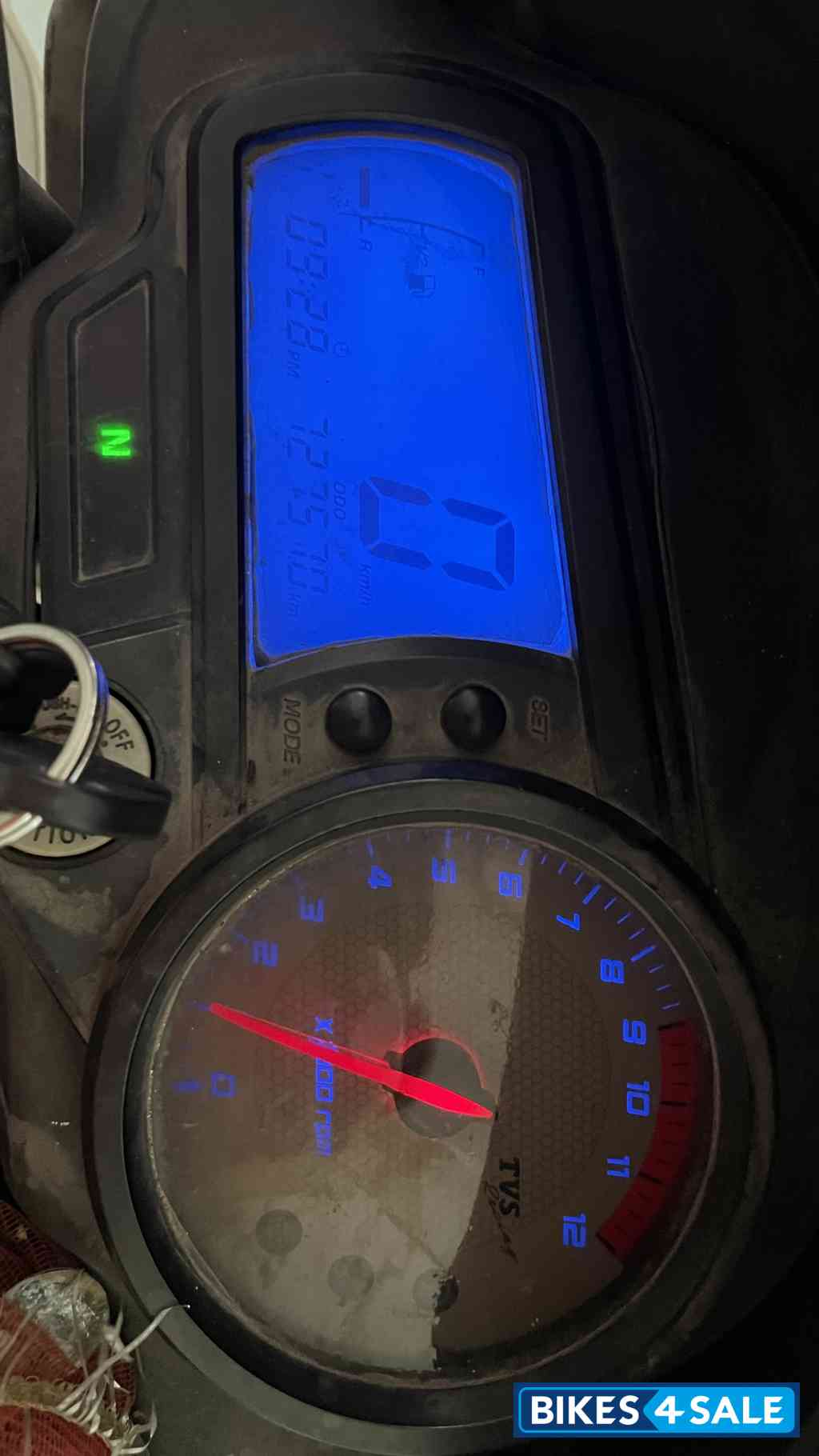 White TVS Apache RTR 180