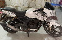 White TVS Apache RTR 180