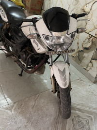 White TVS Apache RTR 180