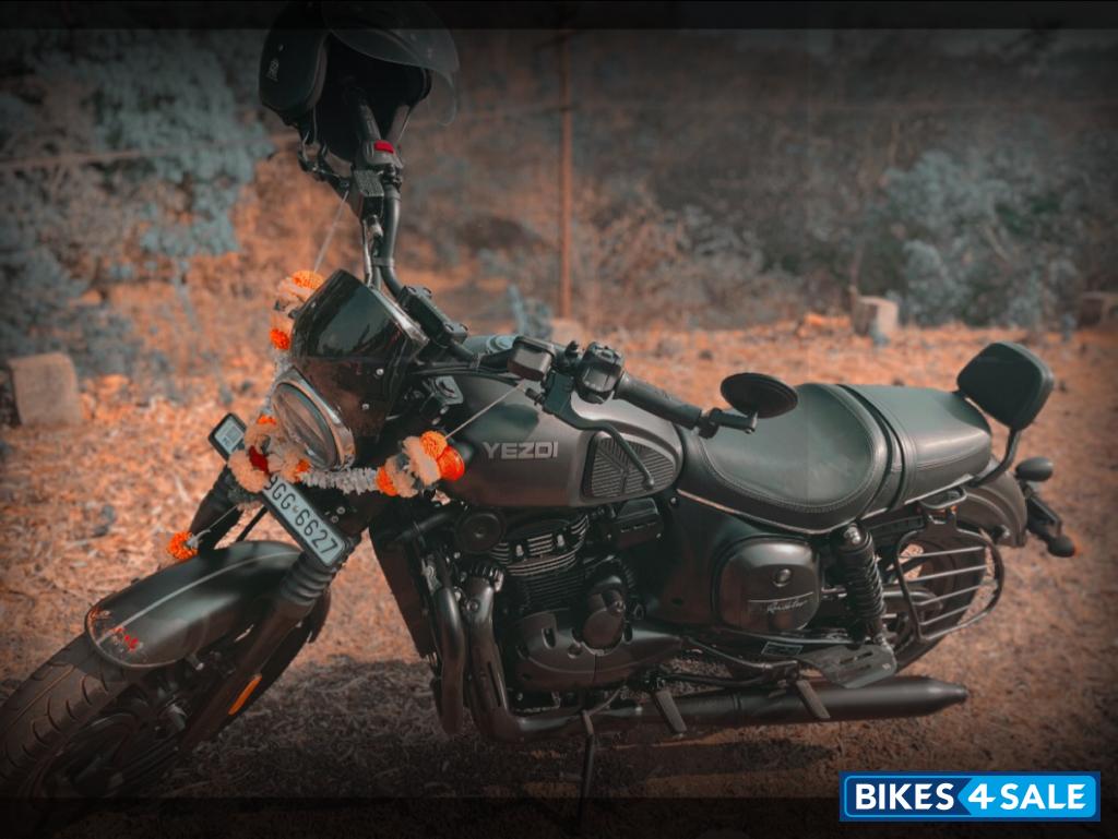 Yezdi Roadster Dark Yezdi Roadster Dark