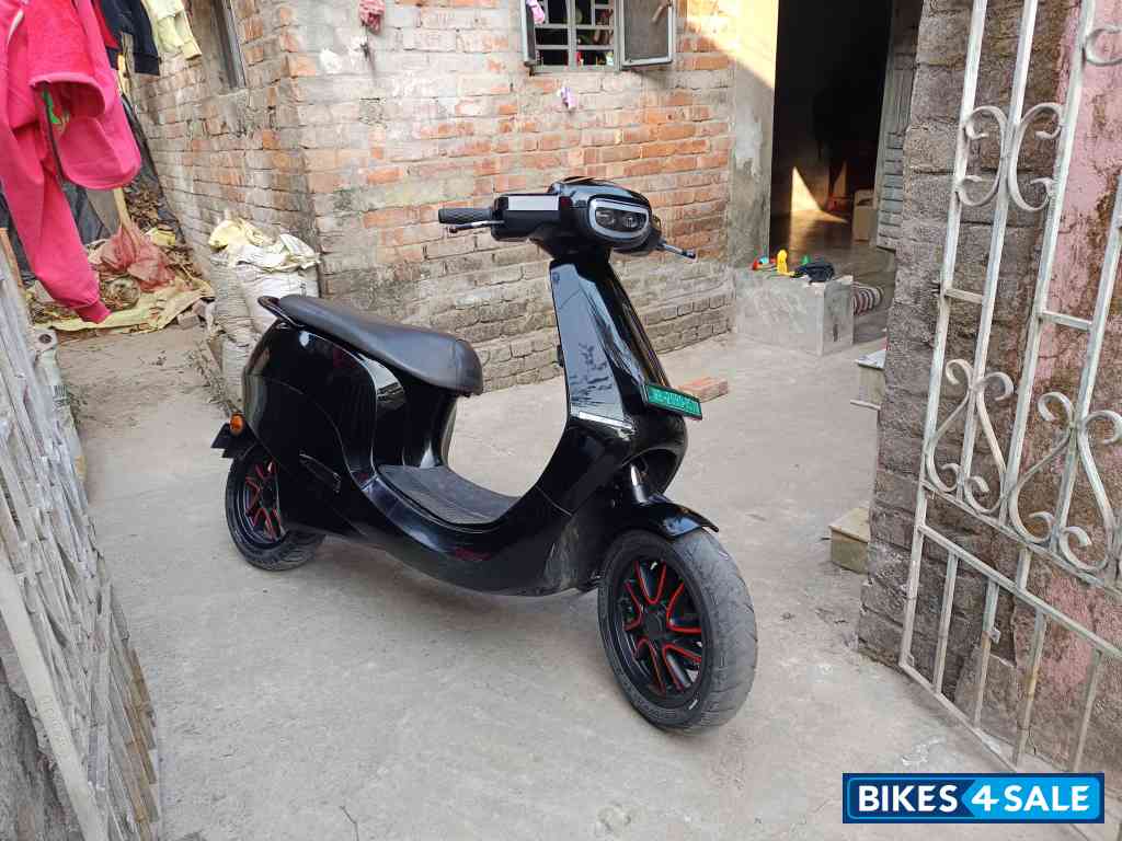 Jet Black Ola S1 Pro