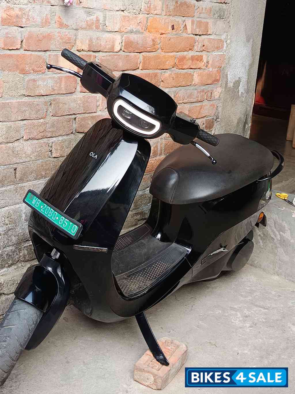 Jet Black Ola S1 Pro