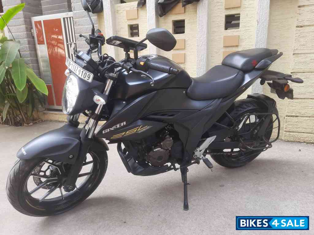 Black With Gold Suzuki Gixxer 250 BS6