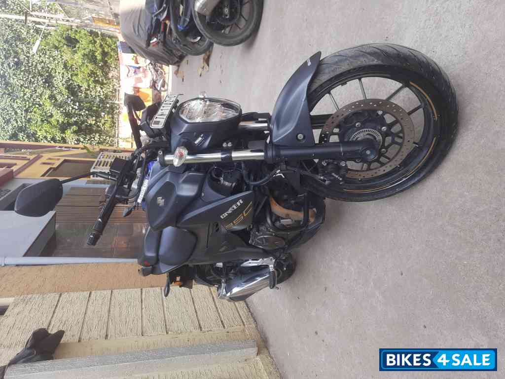 Black With Gold Suzuki Gixxer 250 BS6 Black With Gold Suzuki Gixxer 250 BS6