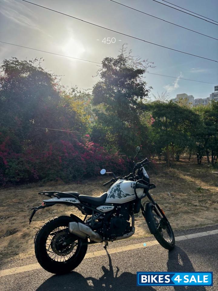 Royal Enfield Himalayan 452 Royal Enfield Himalayan 452