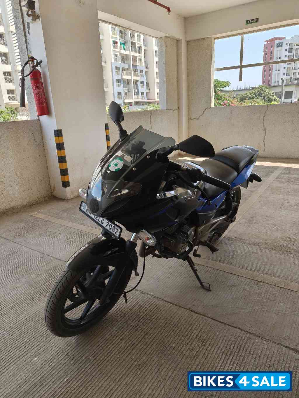 Bajaj Pulsar 220F