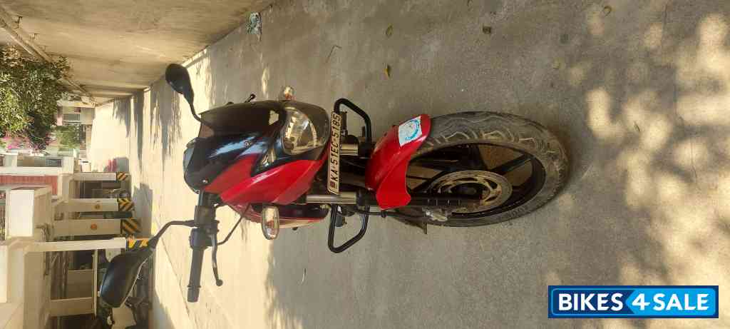 Red Bajaj Pulsar 180 DTSi