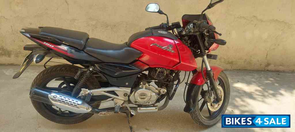 Red Bajaj Pulsar 180 DTSi