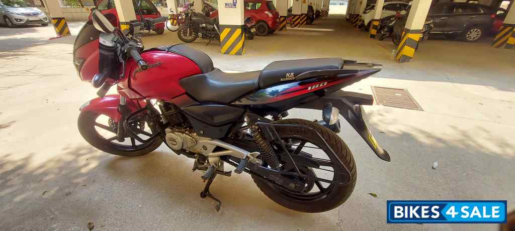 Red Bajaj Pulsar 180 DTSi