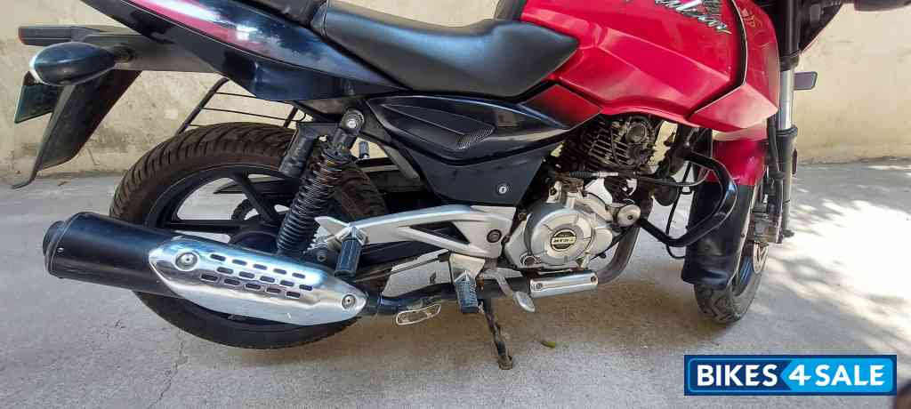 Red Bajaj Pulsar 180 DTSi