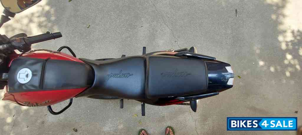 Red Bajaj Pulsar 180 DTSi