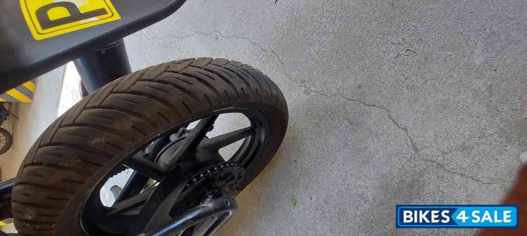 Red Bajaj Pulsar 180 DTSi