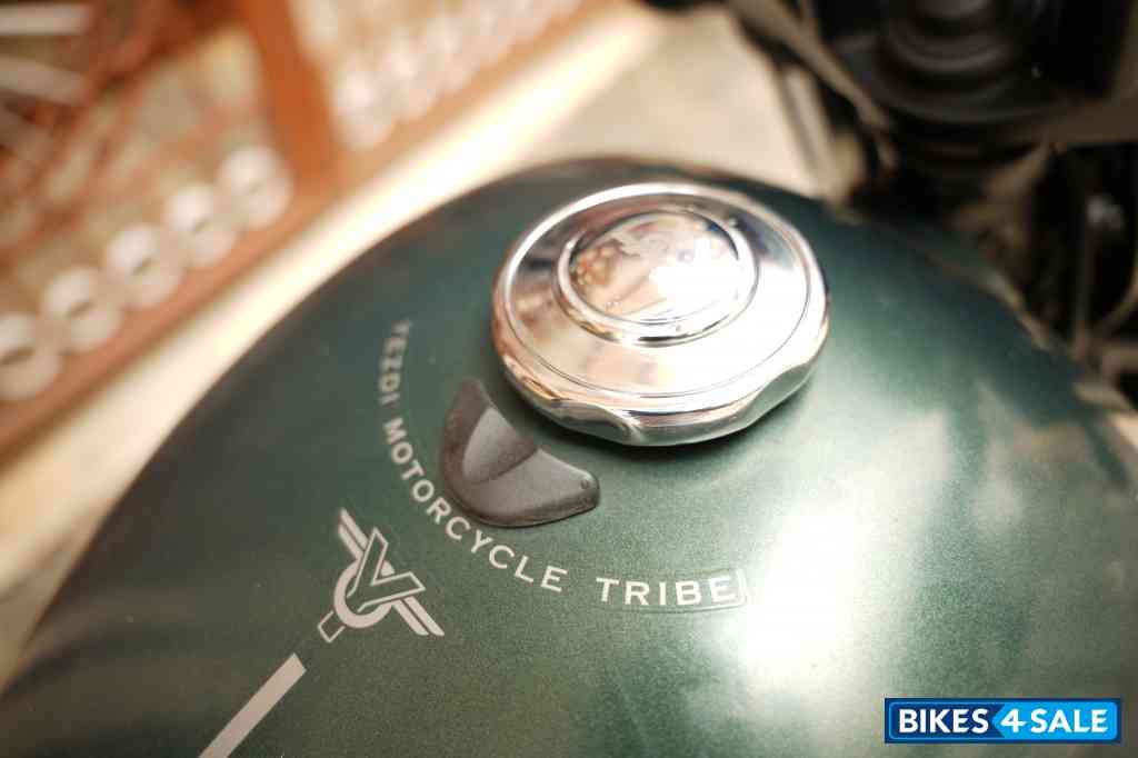 Hunter Green Yezdi Roadster Dark Hunter Green Yezdi Roadster Dark