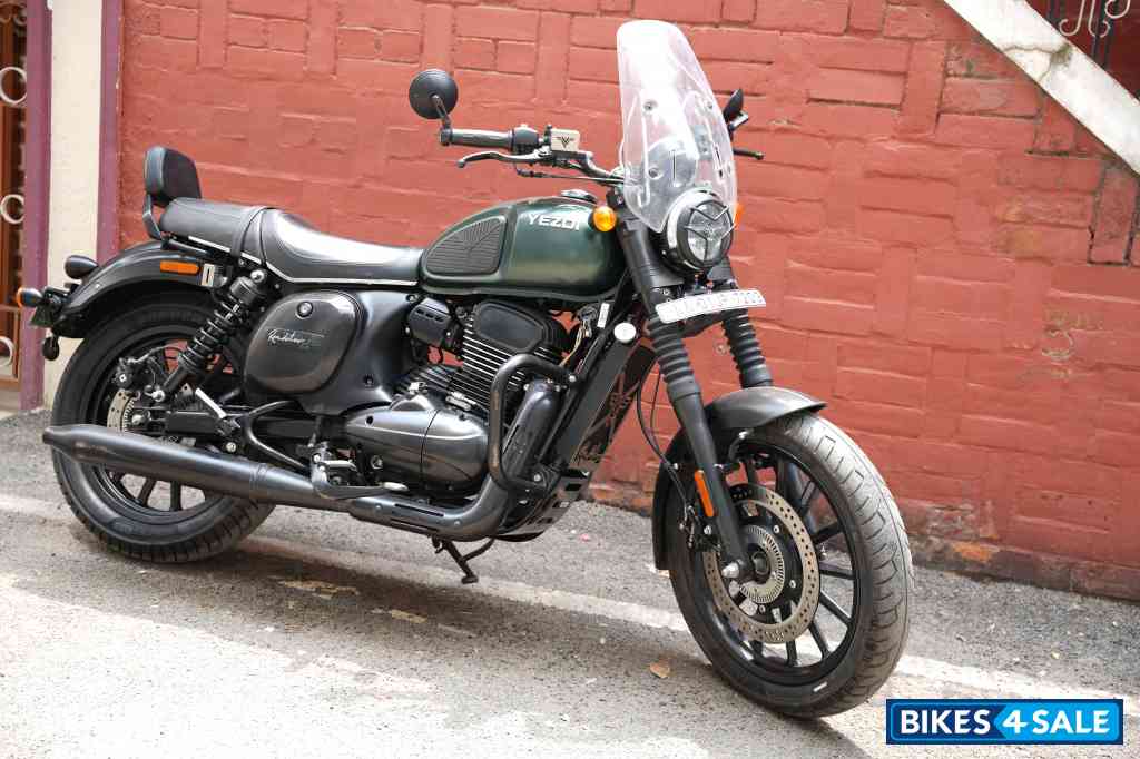 Hunter Green Yezdi Roadster Dark Hunter Green Yezdi Roadster Dark