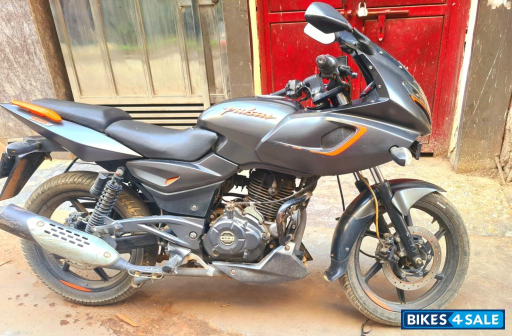 Bajaj Pulsar 180F Neon