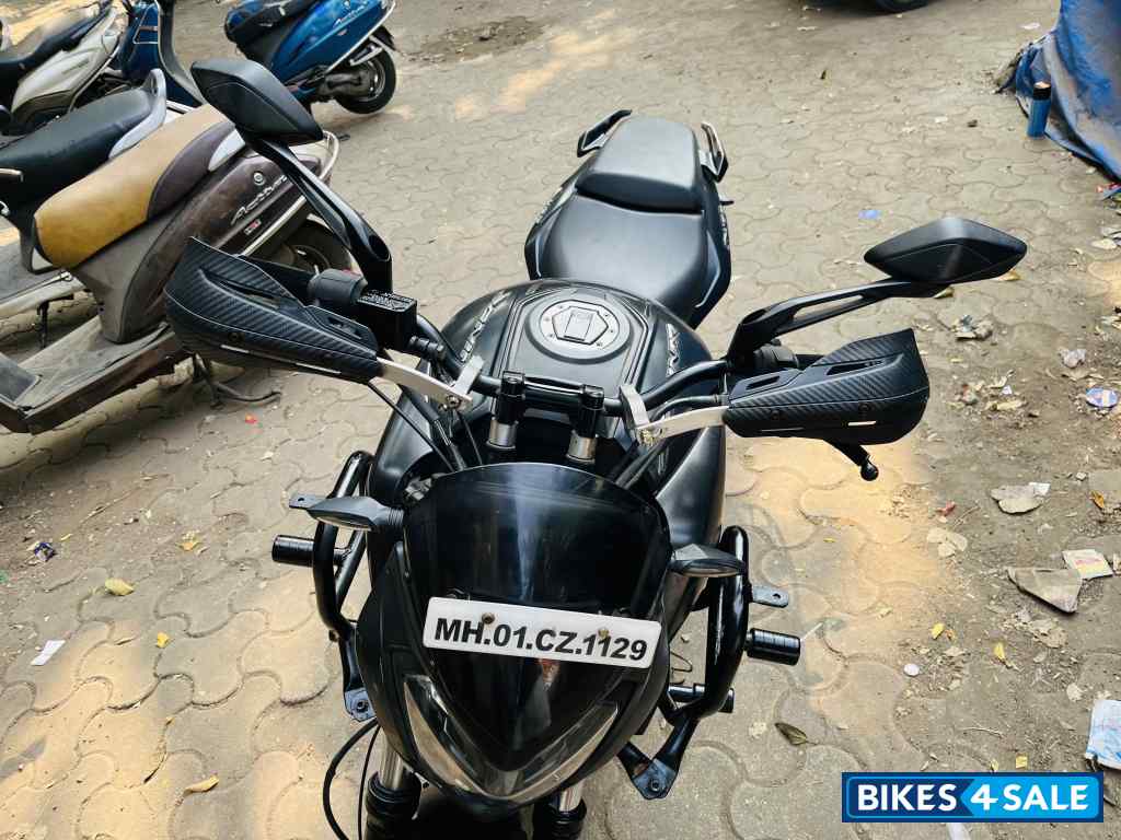 Matte Black Bajaj Dominar 400