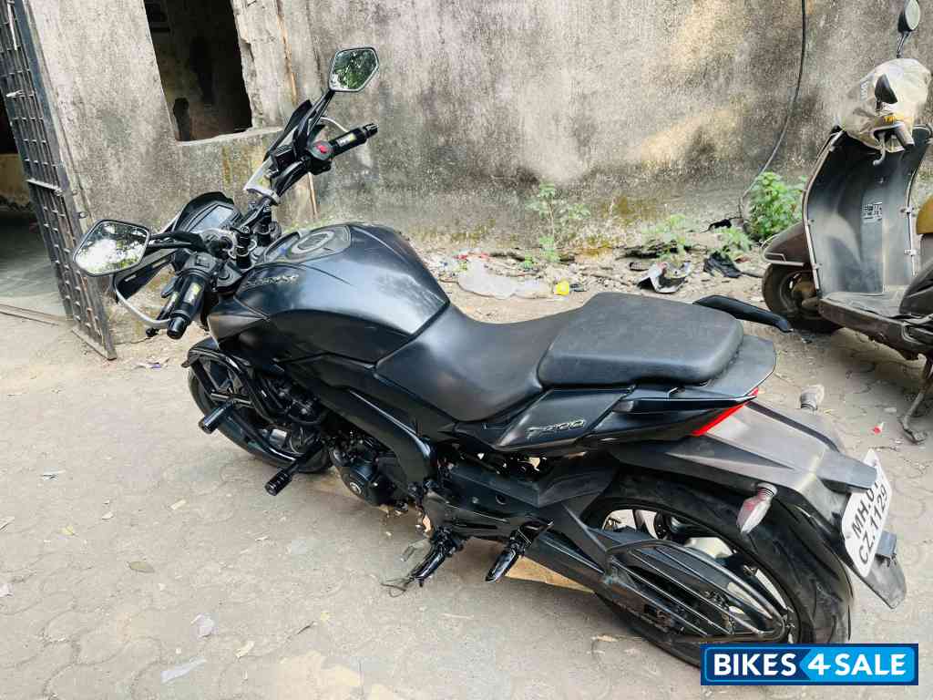 Matte Black Bajaj Dominar 400