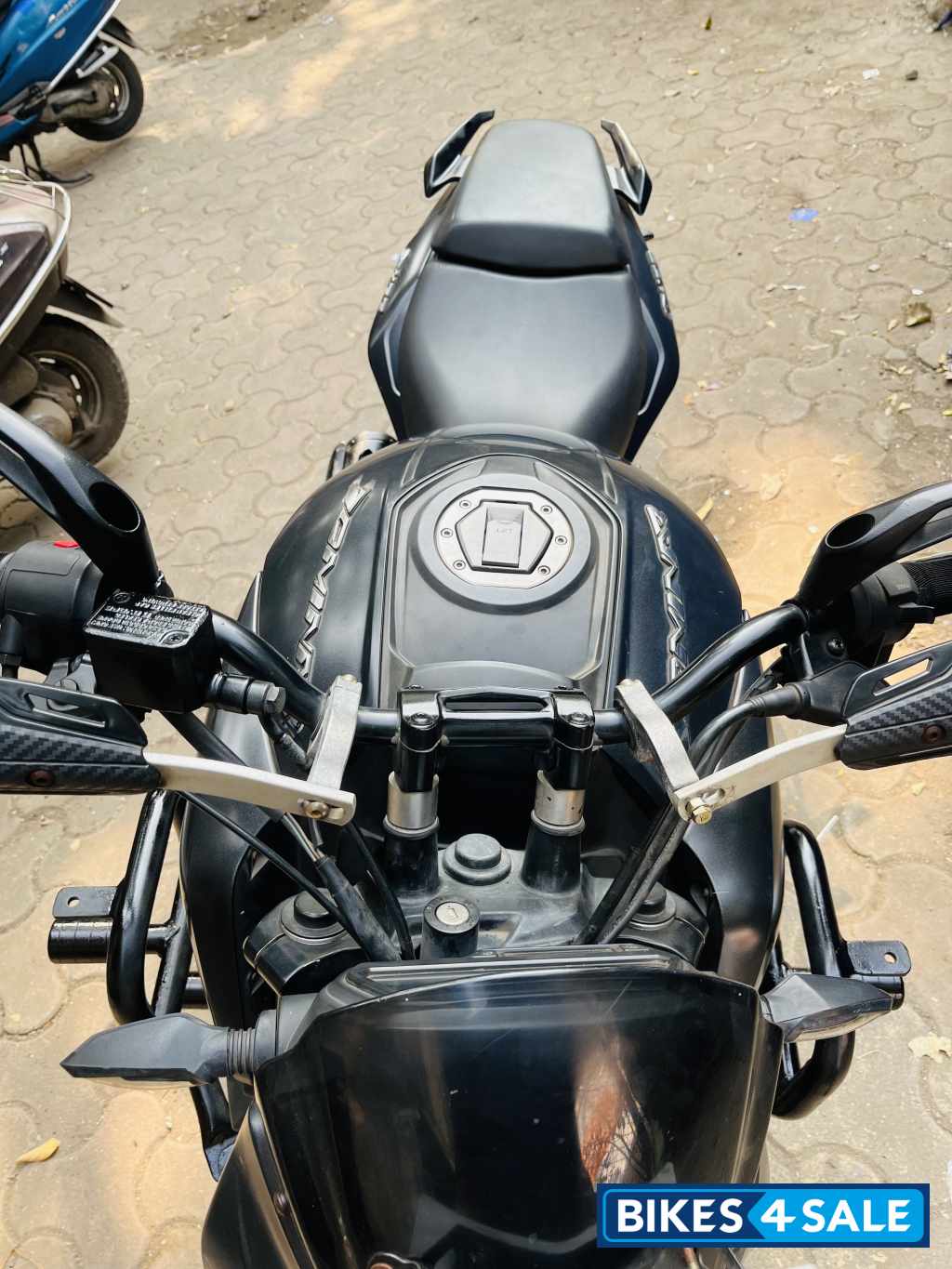Matte Black Bajaj Dominar 400