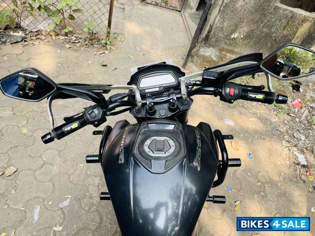 Matte Black Bajaj Dominar 400