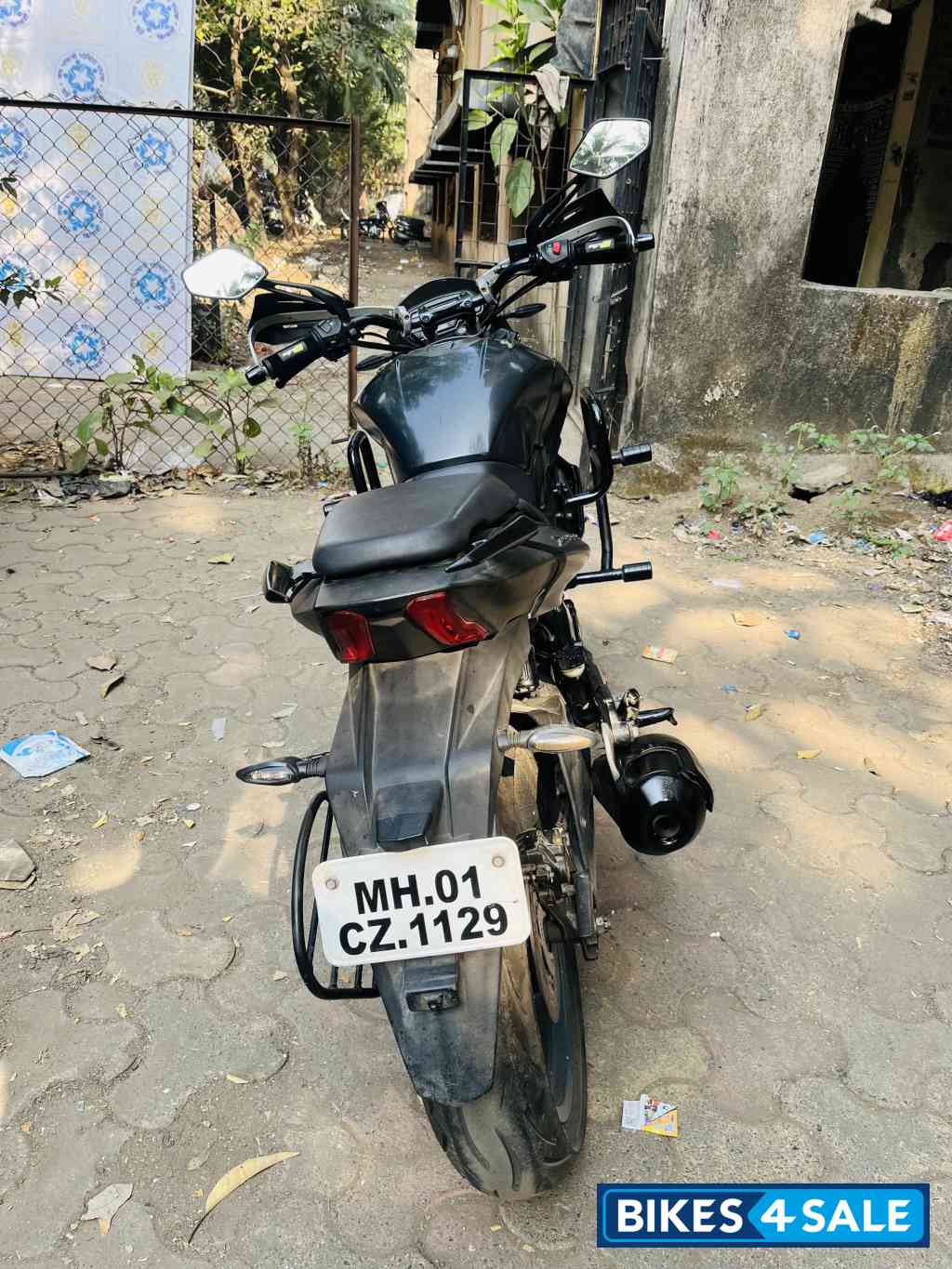 Matte Black Bajaj Dominar 400