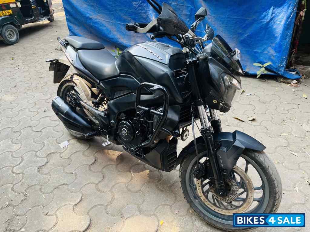 Matte Black Bajaj Dominar 400