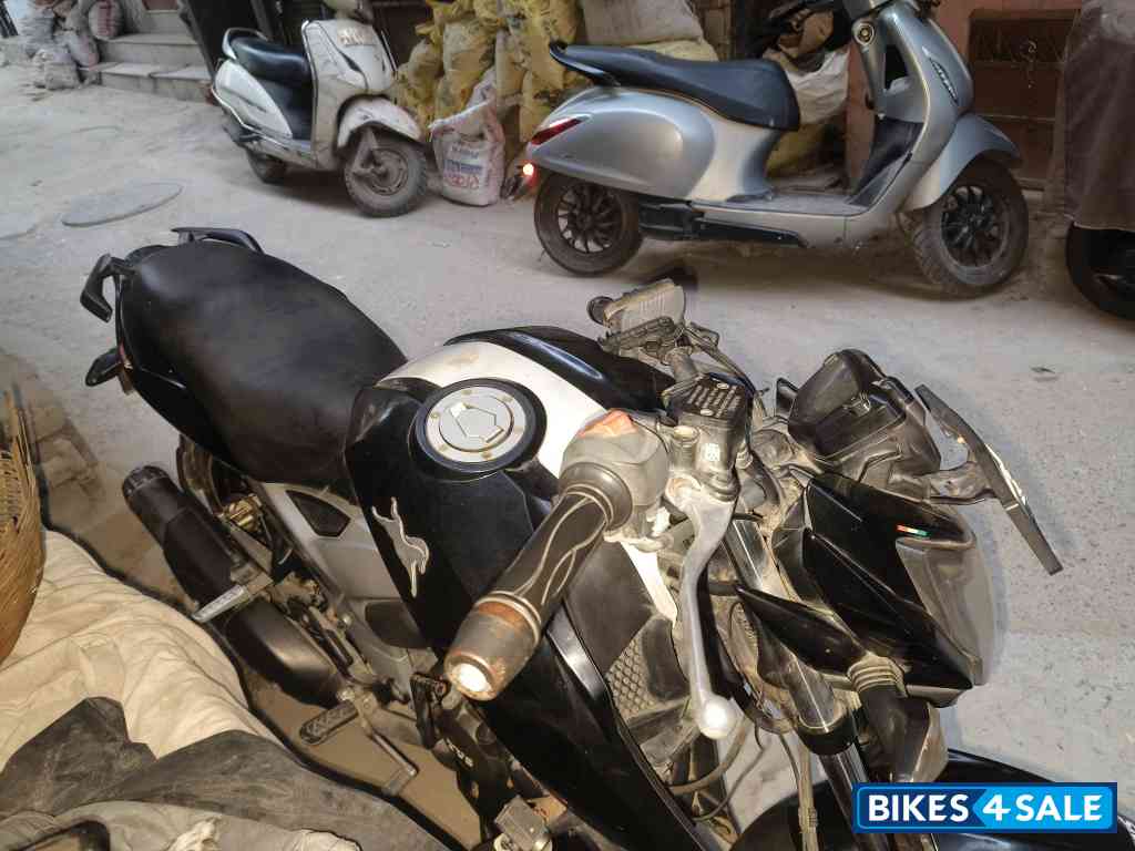Black TVS Apache RTR 160 4V