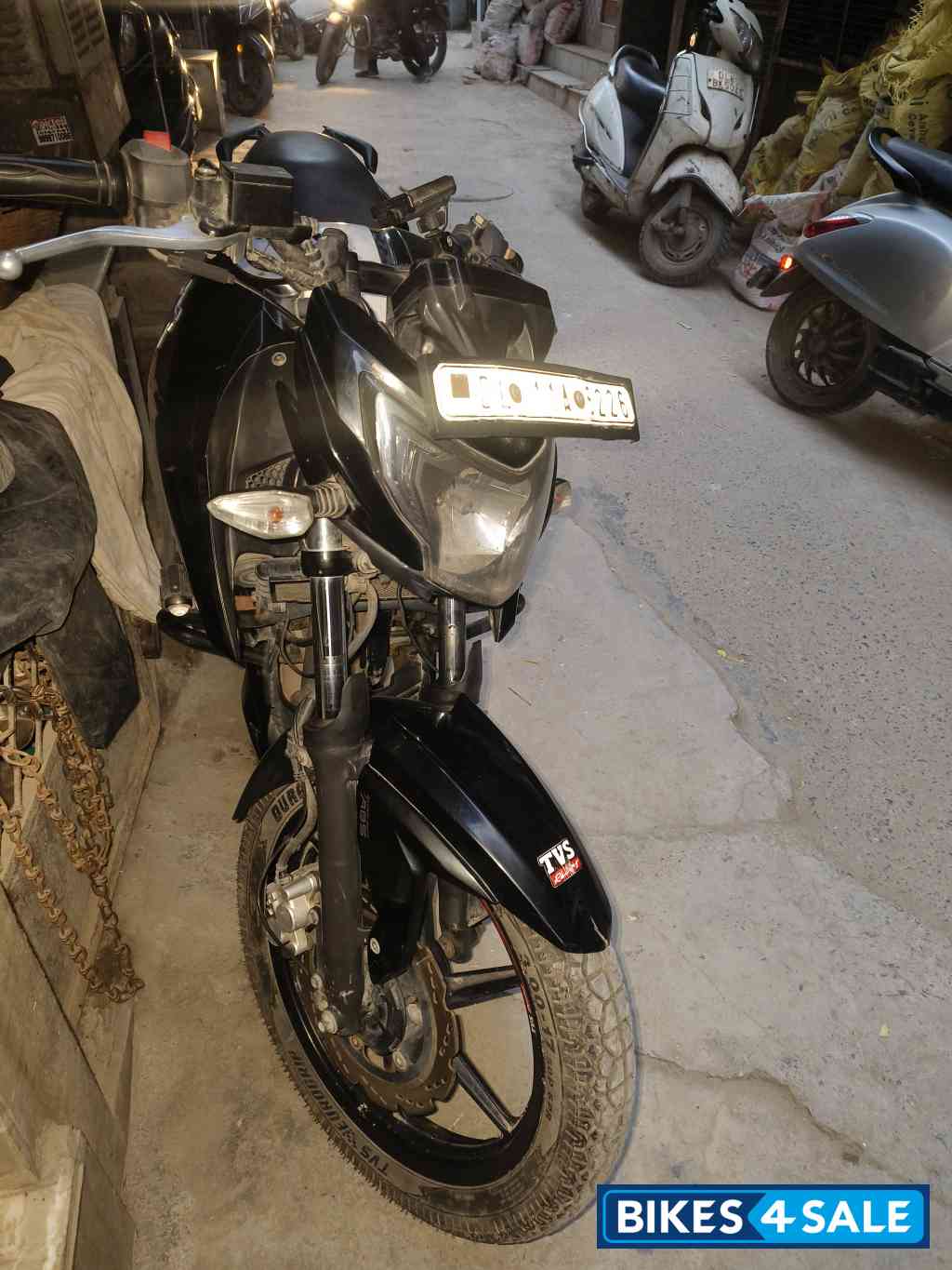 Black TVS Apache RTR 160 4V