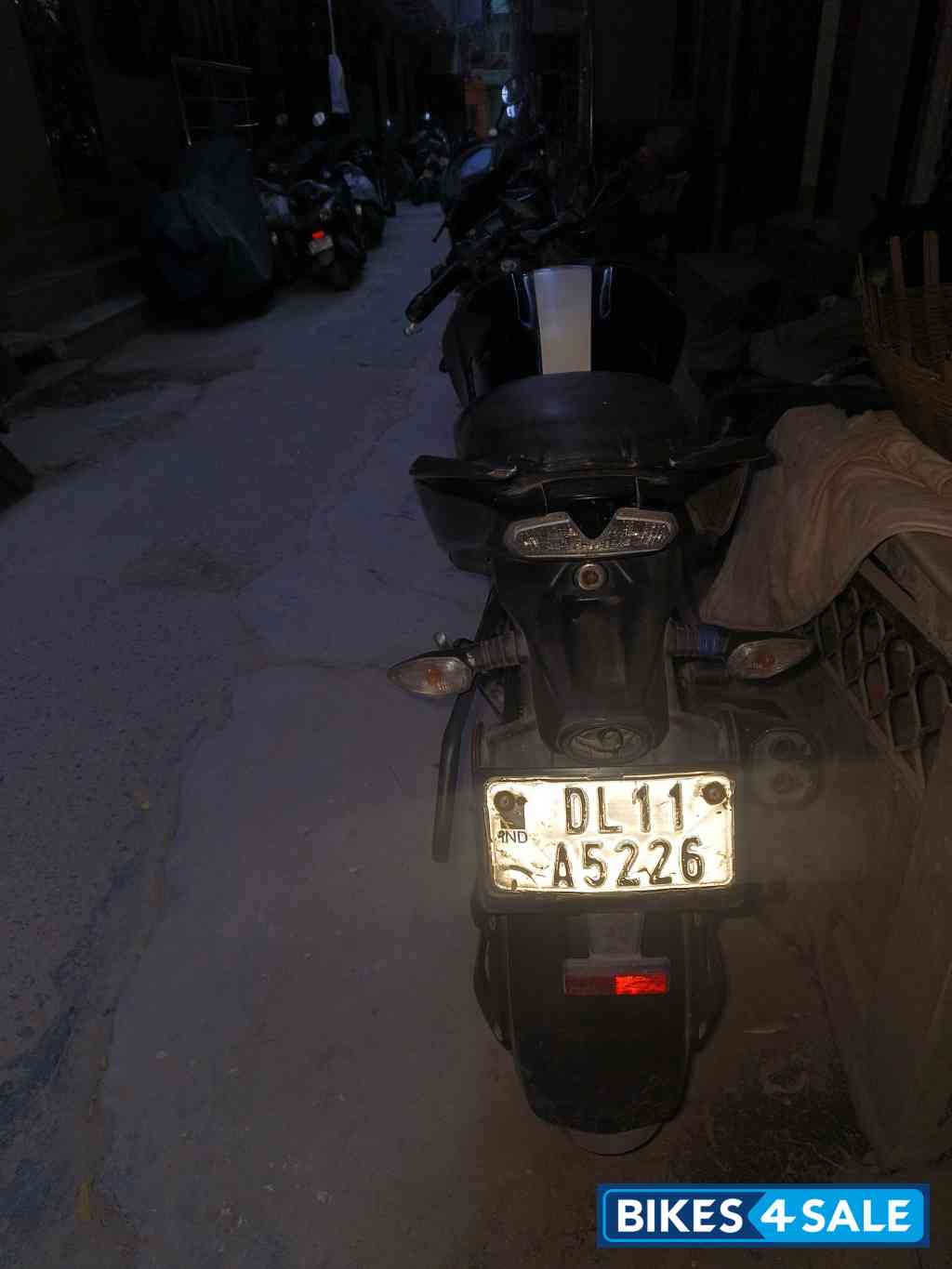 Black TVS Apache RTR 160 4V