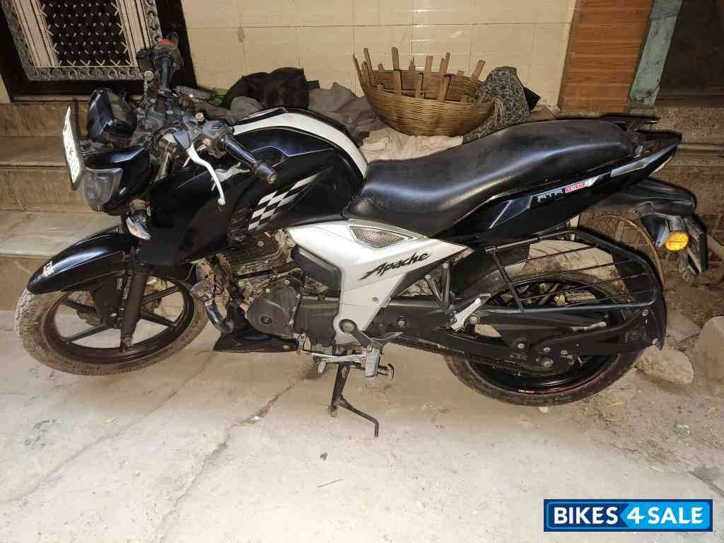 Black TVS Apache RTR 160 4V