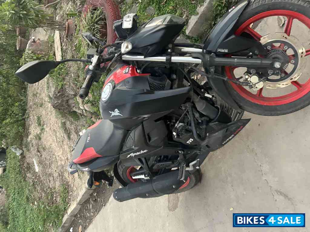 Black And Red TVS Apache RTR 160 4V Special Edition