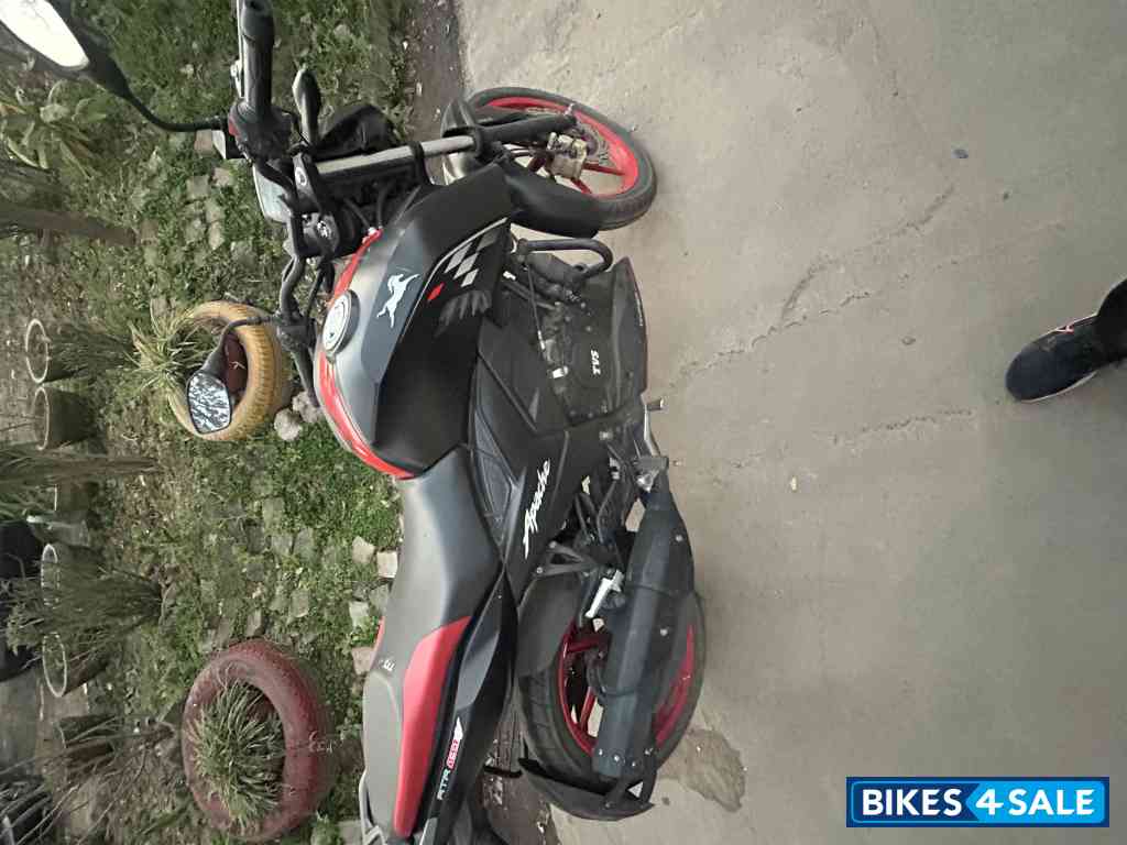 Black And Red TVS Apache RTR 160 4V Special Edition